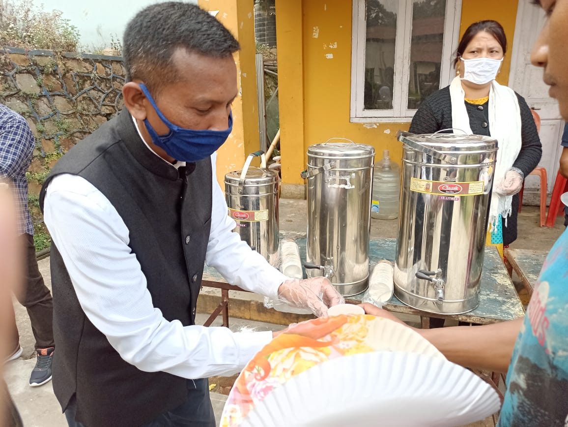 Serving food from dispensers.